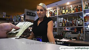 Frumoasa Lenka Primește O Facială Într-Un Bar În Timp Ce Face Un Blowjob Și Este Futută În Public