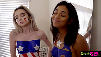 Lexi Lore E Vienna Black Fazem Um Boquete Desleixado De Biquíni