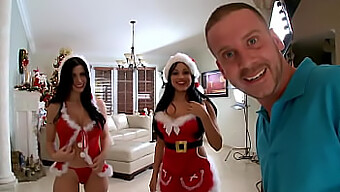 Bubble Butt Skjønnheter Rebeca Linares Og Abella Anderson I En Het Julespesial