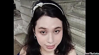 Transseksual Cantik Danithecutie Menunjukkan Tin Besarnya Di Tempat Awam