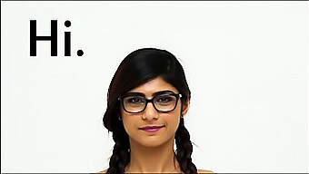 Der Makellose Körperbau Von Mia Khalifa In Intimen Details Festgehalten